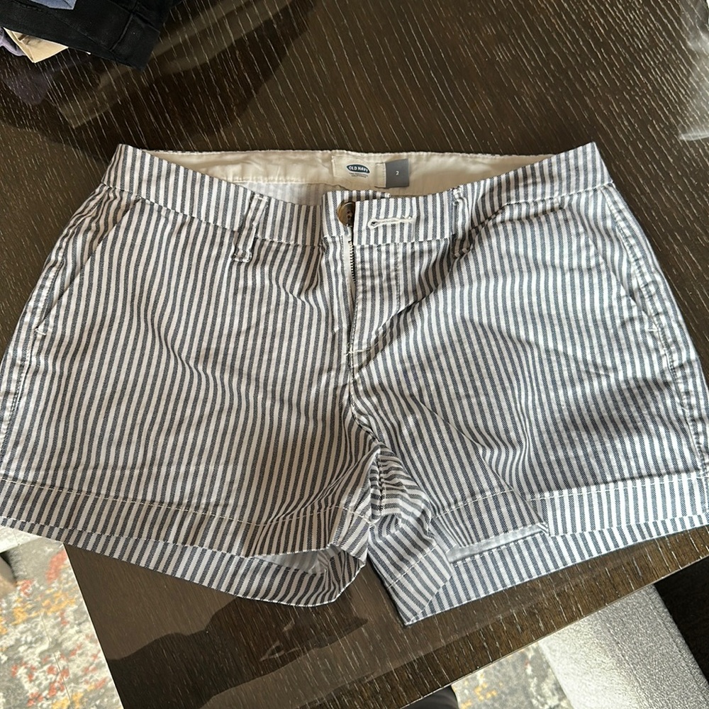 Old navy size 2 blue and white shorts
